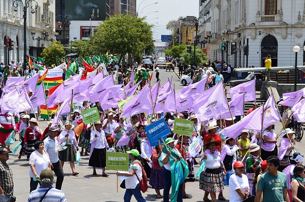 Así fue la "marcha en defensa de la tierra" en Lima