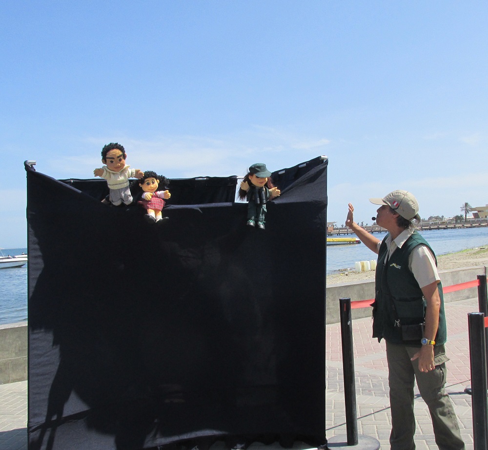Nuevas obras de títeres en la playa El Chaco, Paracas sobre  cuidado y protección de las reservas naturales