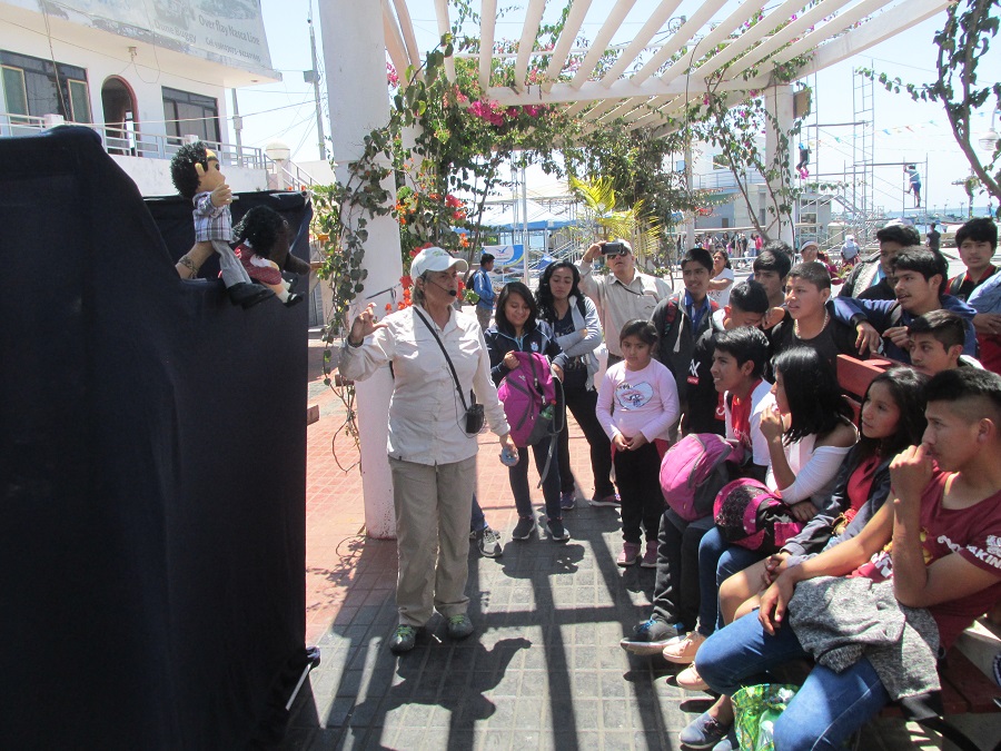 Promoviendo un turismo responsable con obras de títeres en el Día Mundial del Turismo en Paracas